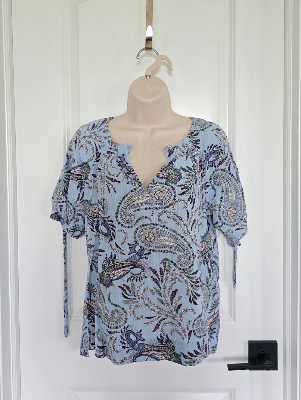 NWOT LOFT Light Blue Paisley Notch-Neck Short Sleeve Top Sz Small